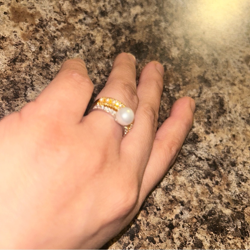 Elegant Gold and Silver Pearl Ring - Picture 3 of 4
